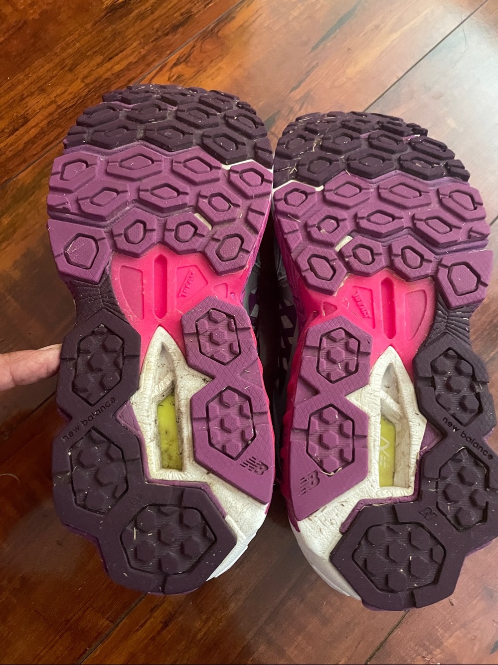 New Balance  1340v2  Silver Purple Pink Athletic Running Shoes womens 10.5 ecu - Picture 5 of 5